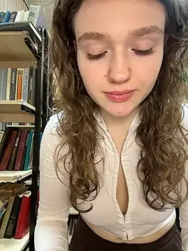 Snapshot of RussianWoman chatting on May 8, 2026, 12:25 am RussianWoman online show from May 8, 2026, 12:25 am
