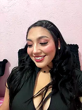 urenyel online show from December 3, 2025, 3:29 am