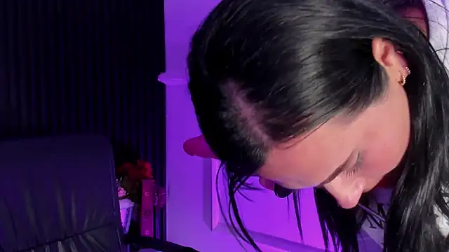 Sienarosewood online show from December 16, 2025, 3:44 am