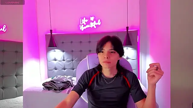 Snapshot of Sylasfrost chatting on November 26, 2025, 10:26 am Sylasfrost online show from November 26, 2025, 10:26 am