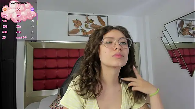 Snapshot of MarieTaylor_ chatting on February 18, 2026, 6:26 pm MarieTaylor online show from February 18, 2026, 6:26 pm