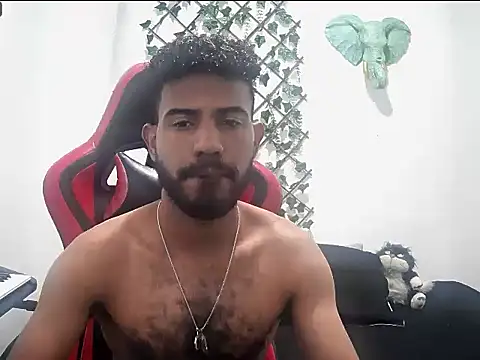 alberthot11 online show from November 28, 2025, 4:01 am