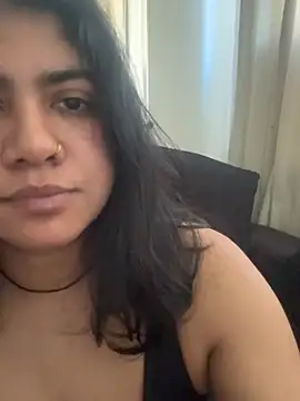 TiaBella  online show from April 25, 2026, 2:47 pm