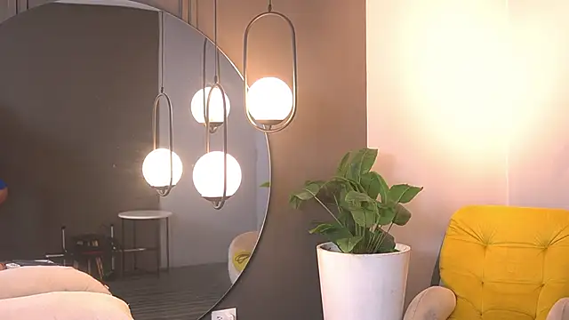 Snapshot of Bratz_luxxxury chatting on November 24, 2025, 6:30 pm Bratz luxxxury online show from November 24, 2025, 6:30 pm