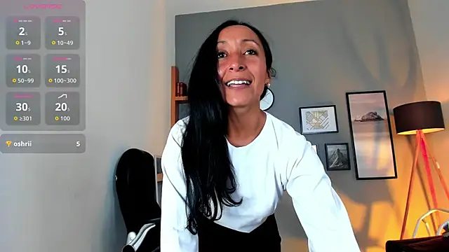 Snapshot of Violet_Kumar chatting on December 1, 2025, 7:48 pm Violet Kumar online show from December 1, 2025, 7:48 pm