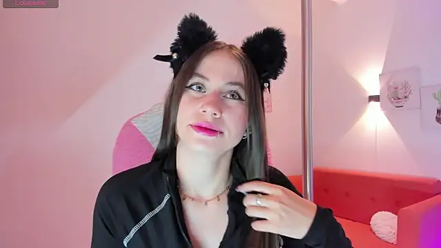 MiaWhiteBunny online show from February 16, 2026, 4:27 pm