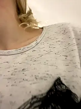 LexiSlimVIbe online show from November 26, 2025, 5:13 pm