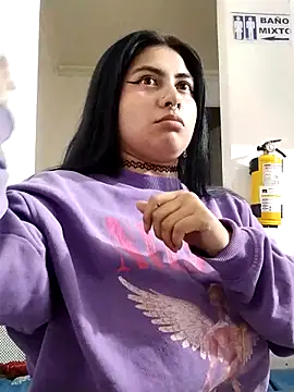 Emmyxxx online show from March 4, 2026, 4:09 am