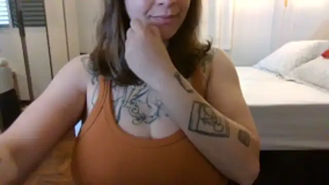 xxxluana online show from December 18, 2025, 2:10 pm