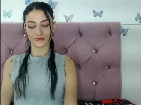 Isardrigue02 online show from December 4, 2025, 6:12 am