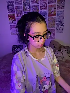 Snapshot of Valen-Foxx1 chatting on December 15, 2025, 5:35 am Valen-Foxx1 online show from December 15, 2025, 5:35 am