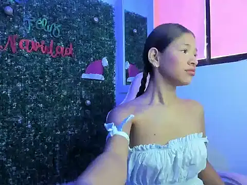 Snapshot of caylin_dolls2 chatting on November 24, 2025, 7:36 pm caylin dolls2 online show from November 24, 2025, 7:36 pm