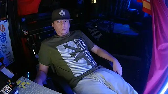 Snapshot of Bowerboi chatting on November 25, 2025, 1:39 am Bowerboi online show from November 25, 2025, 1:39 am