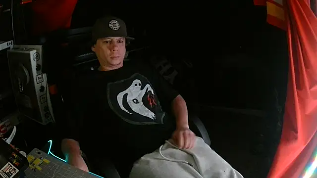 Snapshot of Bowerboi chatting on November 27, 2025, 12:27 pm Bowerboi online show from November 27, 2025, 12:27 pm