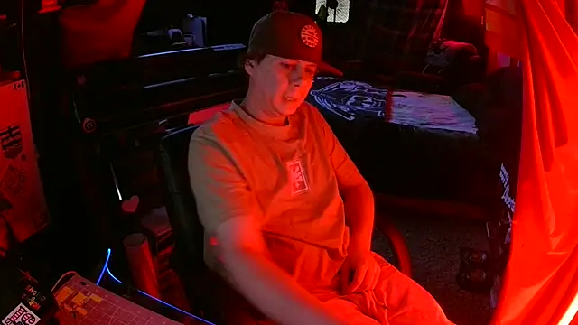 Snapshot of Bowerboi chatting on November 24, 2025, 12:43 am Bowerboi online show from November 24, 2025, 12:43 am