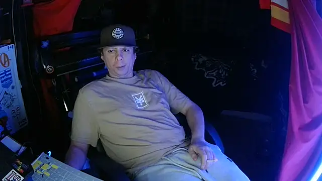 Snapshot of Bowerboi chatting on November 24, 2025, 12:49 pm Bowerboi online show from November 24, 2025, 12:49 pm