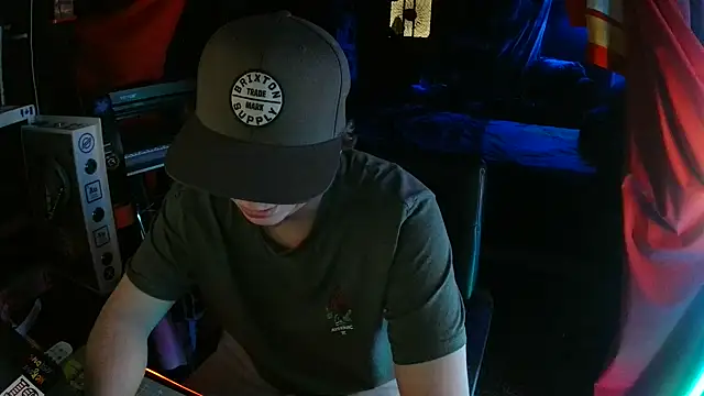 Snapshot of Bowerboi chatting on November 28, 2025, 1:06 am Bowerboi online show from November 28, 2025, 1:06 am