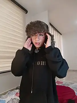 Apolo Ushi online show from November 21, 2025, 9:25 pm