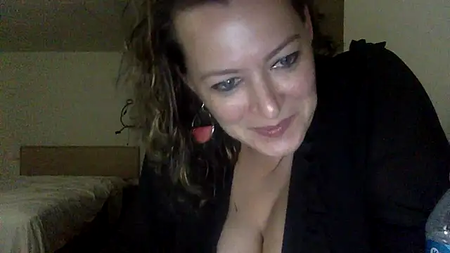 whitecream88 online show from November 30, 2025, 12:22 am