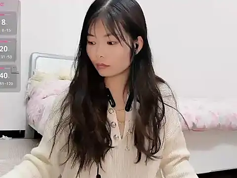 Ava-Baby online show from November 19, 2025, 1:11 pm