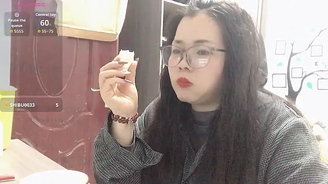 Snapshot of Huahua3187 chatting on December 2, 2025, 11:56 am Huahua3187 online show from December 2, 2025, 11:56 am