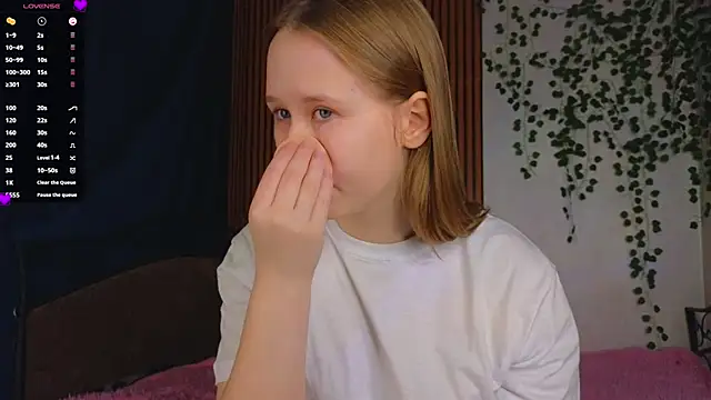 Snapshot of VoidElaris chatting on April 23, 2026, 8:10 pm VoidElaris online show from April 23, 2026, 8:10 pm