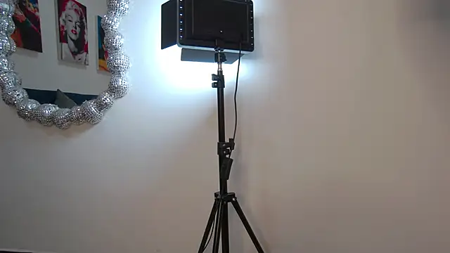 Snapshot of Noah_Greenhart chatting on December 21, 2025, 2:08 pm Noah Greenhart online show from December 21, 2025, 2:08 pm