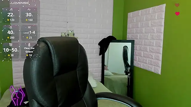 Snapshot of tommy_cherry_ chatting on November 28, 2025, 3:56 pm tommy cherry online show from November 28, 2025, 3:56 pm