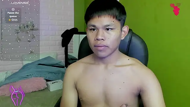 Snapshot of tommy_cherry_ chatting on November 27, 2025, 5:13 pm tommy cherry online show from November 27, 2025, 5:13 pm