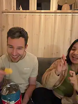 Snapshot of Spice2x chatting on November 28, 2025, 8:20 pm Spice2x online show from November 28, 2025, 8:20 pm