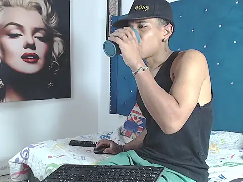 crissex3 online show from March 22, 2026, 3:13 pm