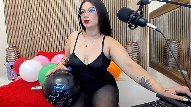 Snapshot of MillyHotsoon chatting on May 9, 2026, 3:32 am MillyHotsoon online show from May 9, 2026, 3:32 am