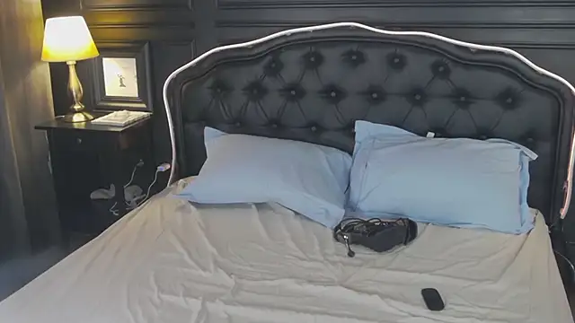 Snapshot of LilyLevine chatting on February 8, 2026, 5:05 am LilyLevine online show from February 8, 2026, 5:05 am