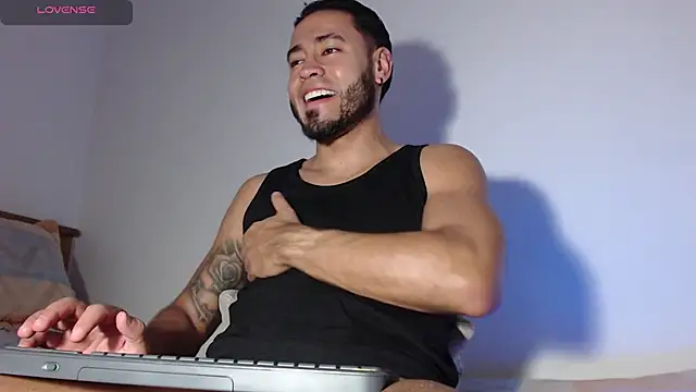 Snapshot of MikeSantoss1 chatting on November 29, 2025, 2:34 am MikeSantoss1 online show from November 29, 2025, 2:34 am