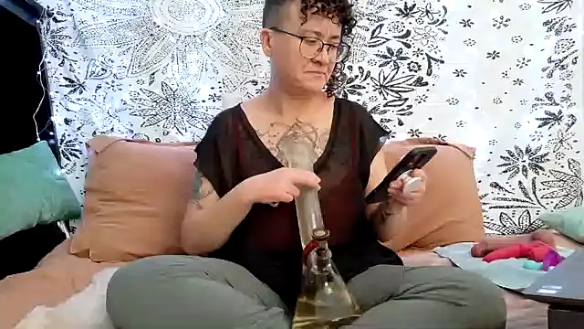 Snapshot of sareberr420 chatting on February 11, 2026, 3:01 pm sareberr420 online show from February 11, 2026, 3:01 pm