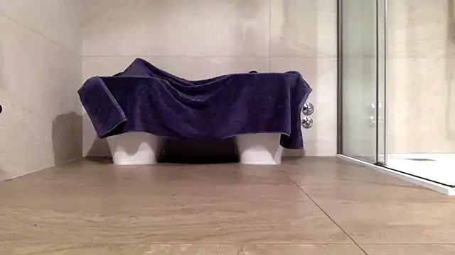 AsiaSlavePantyhosed online show from December 22, 2025, 5:35 pm