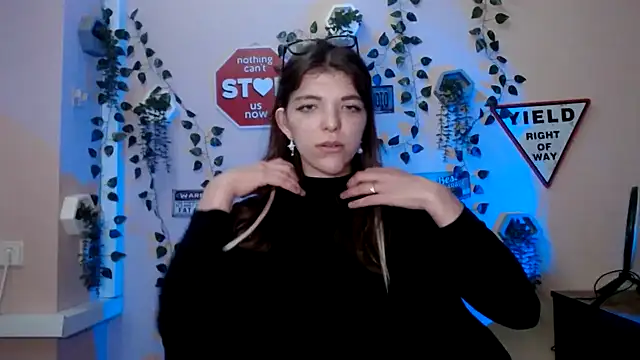 Sweeet Emilyy online show from December 2, 2025, 1:35 pm