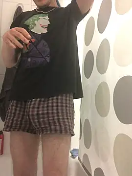 Spielzeugtwink online show from June 17, 2026, 9:03 pm