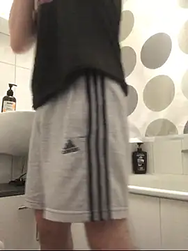 Spielzeugtwink online show from June 23, 2026, 9:24 pm
