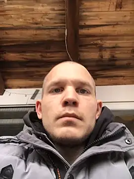 Spielzeugtwink online show from February 13, 2026, 1:33 pm