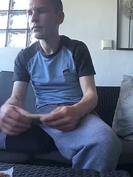Snapshot of Spielzeugtwink chatting on May 25, 2026, 2:38 pm Spielzeugtwink online show from May 25, 2026, 2:38 pm