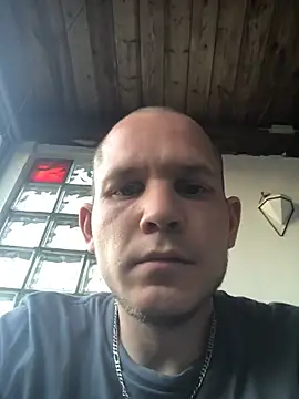 Spielzeugtwink online show from June 24, 2026, 7:11 pm