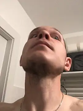 Spielzeugtwink online show from August 3, 2026, 8:58 pm