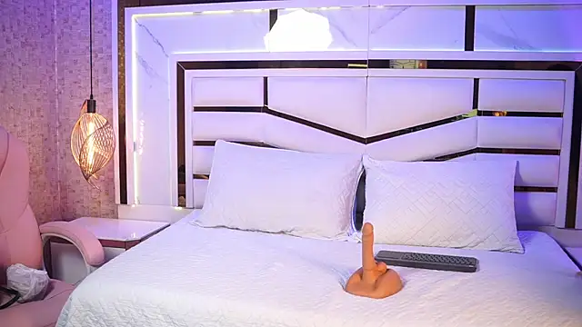 luciana agudelo online show from December 20, 2025, 7:50 pm