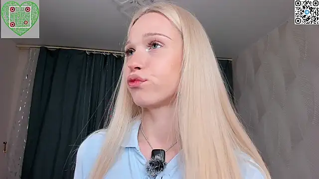 Snapshot of CherrylHolme chatting on April 22, 2026, 8:48 pm CherrylHolme online show from April 22, 2026, 8:48 pm