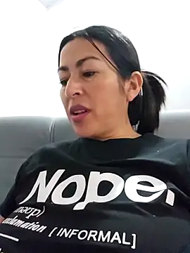 JustSamantha  online show from December 14, 2025, 9:42 pm