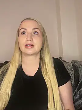 BootyQueenApril online show from December 14, 2025, 8:03 pm