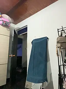 Annaa Hott online show from December 1, 2025, 7:09 am