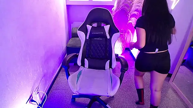 Snapshot of vallolett chatting on February 23, 2026, 9:59 pm vallolett online show from February 23, 2026, 9:59 pm