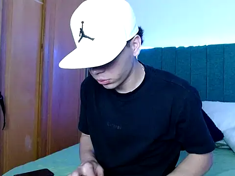 Snapshot of Lincon_Ale chatting on December 4, 2025, 8:30 pm Lincon Ale online show from December 4, 2025, 8:30 pm